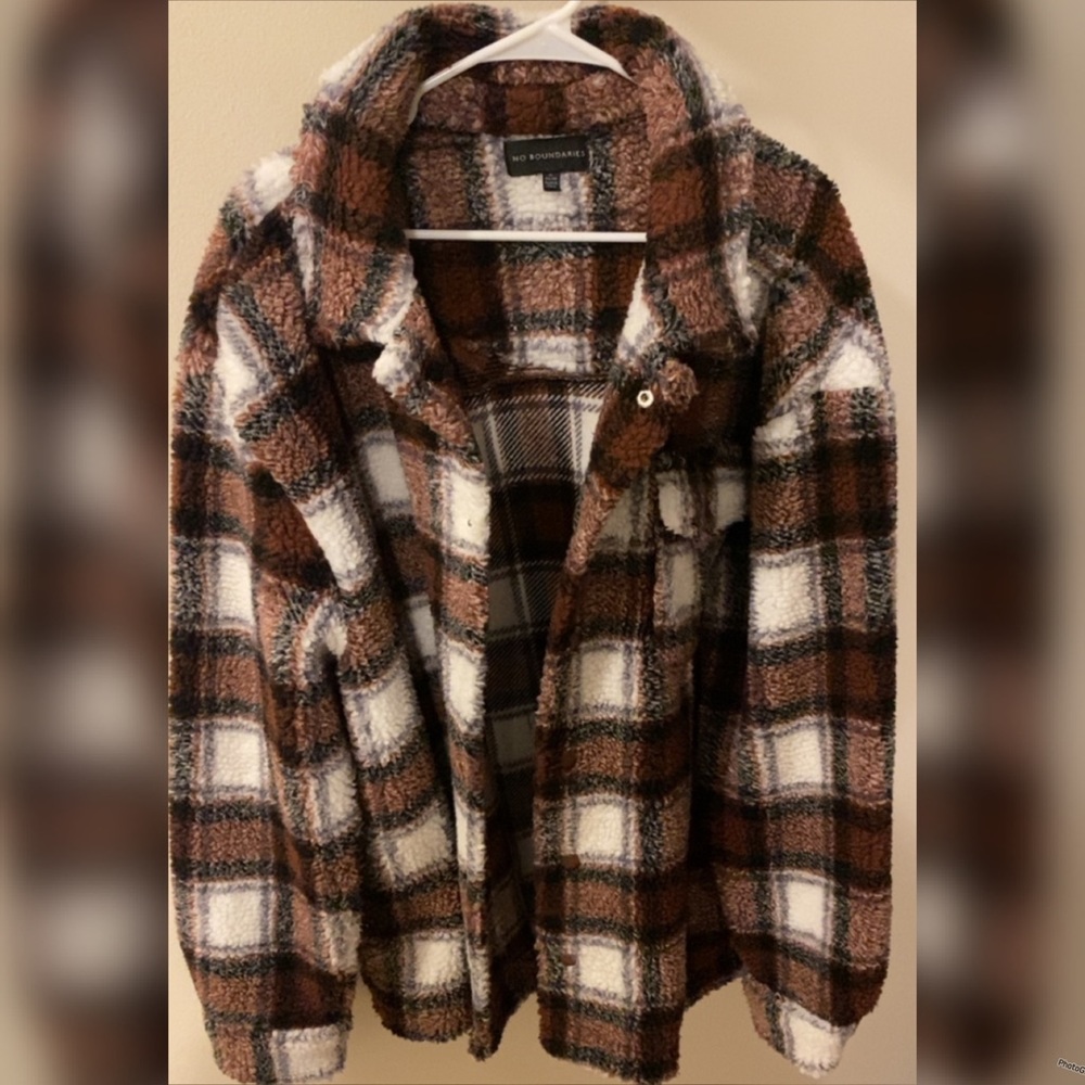 No Boundaries shacket size men’s XL